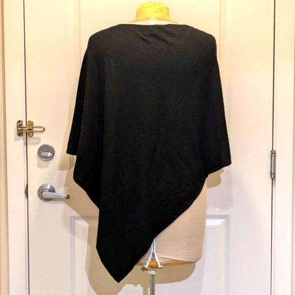 3/$30 EUC Laura OS Crazy Soft Black Knit Cape with Silver Stones - Picture 4 of 7